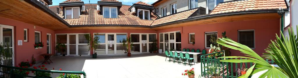 Terasa Vandrerhjem Novi Sad Eksteriør bilde