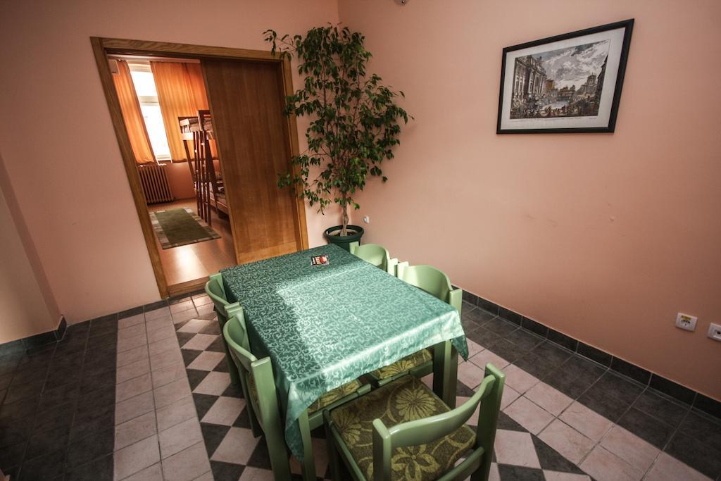 Terasa Vandrerhjem Novi Sad Rom bilde