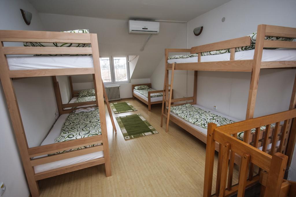 Terasa Vandrerhjem Novi Sad Rom bilde